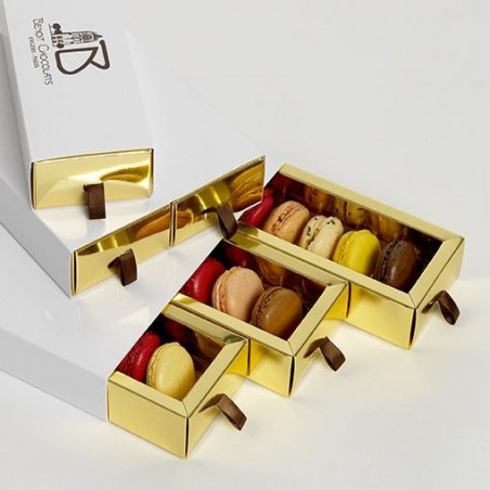 Box of macaroons (available in store)