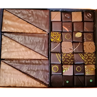 Seduction" limited edition box with assorted chocolates and Caramandes