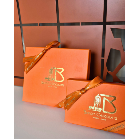 Seduction" limited edition box with assorted chocolates and Caramandes
